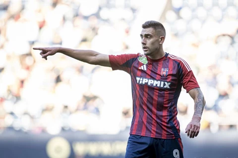 جراديشار.. نصيحة غيّرت مسيرته.. وهدف رائع منح سلوفينيا فوزًا تاريخيًا